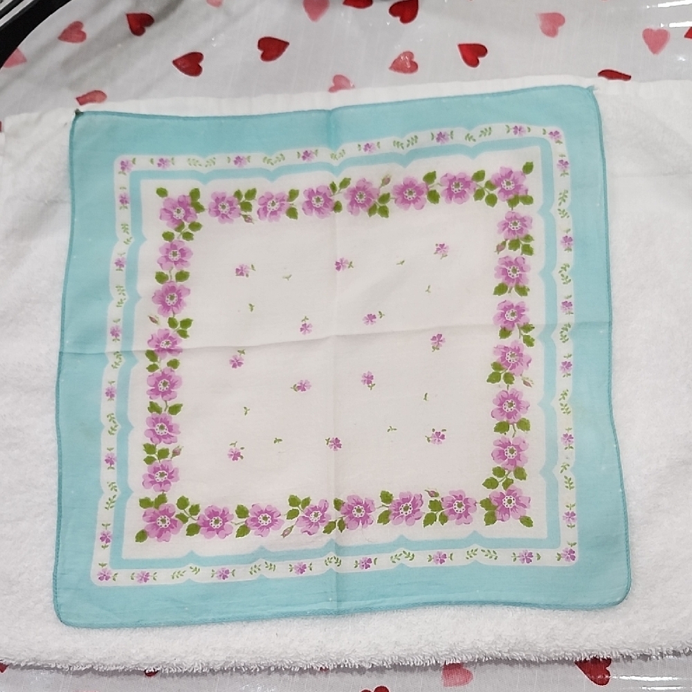 VINTAGE FLORAL HANDKERCHIEF